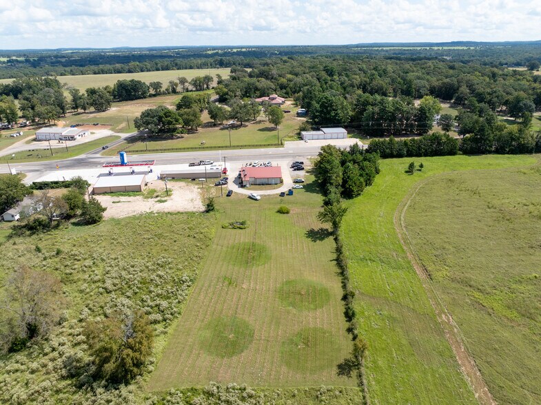 More Photos Of 17589 TX-19 Hwy, Montalba General Retail For Sale