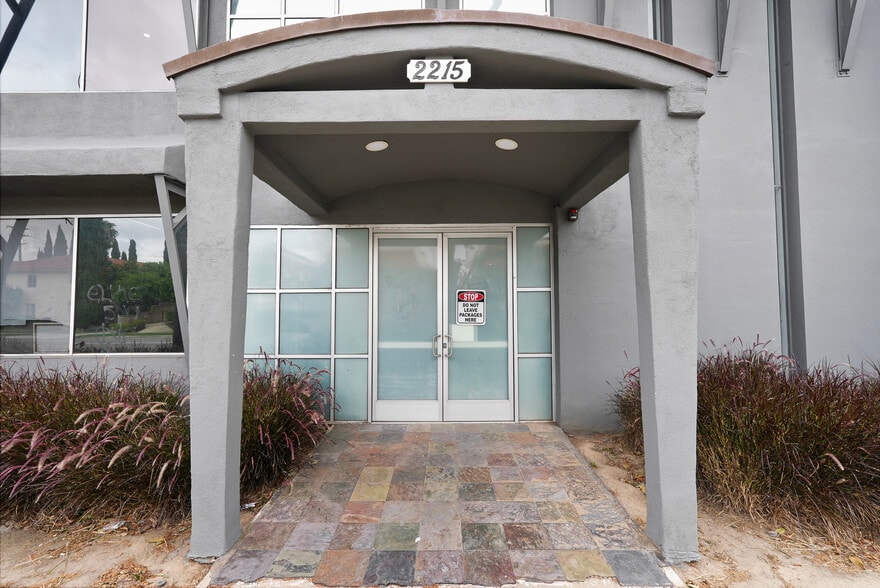 More Photos Of 2215 N Broadway, Santa Ana Medical For Sale