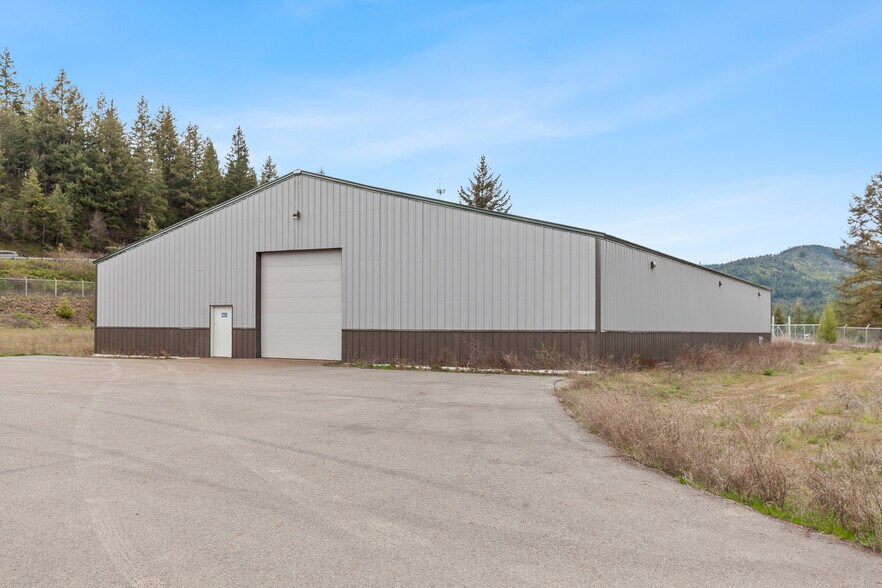 Primary Photo Of 275 Industrial Park Ave, Spirit Lake Warehouse For Lease