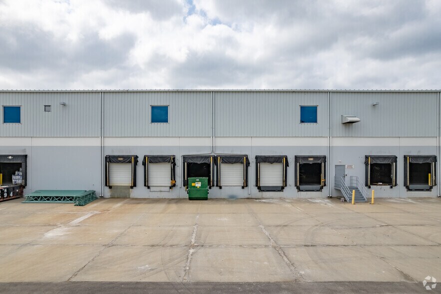 More Photos Of 4101-4131 N Kentucky Ave, Kansas City Warehouse For Lease