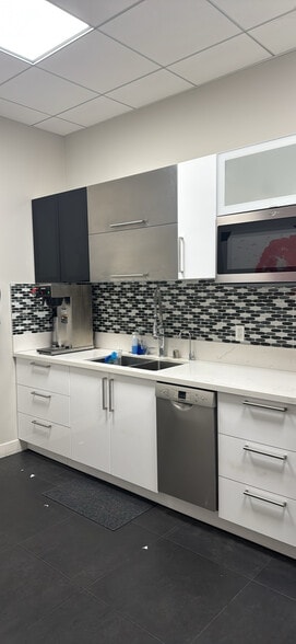 More Photos Of 22750 Hawthorne Blvd, Torrance Unknown For Lease