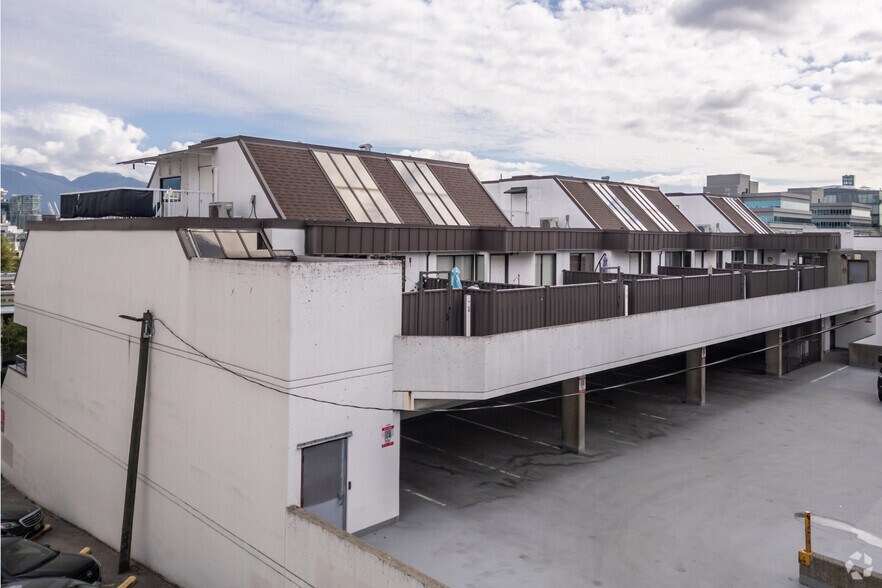 More Photos Of 601 W Broadway, Vancouver Unknown For Lease