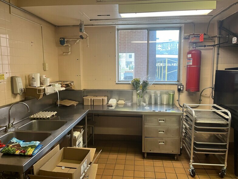 More Photos Of 630 East Ave, Rochester Specialty For Lease