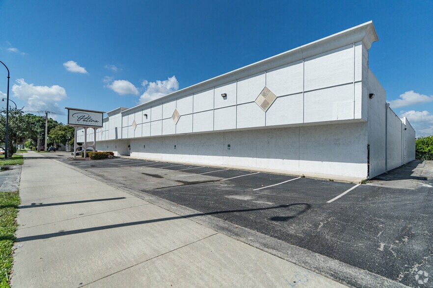 More Photos Of 4711 N State Road 7, Tamarac Showroom For Sale