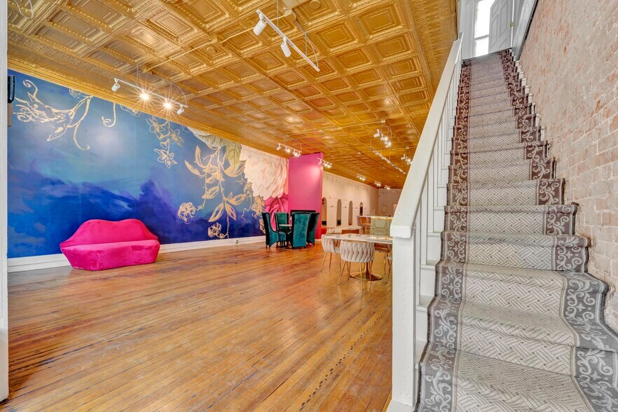 More Photos Of 122 W Main St, Florence Storefront For Sale