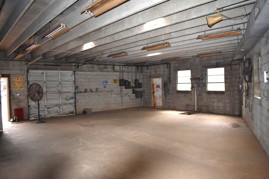More Photos Of 710 N Perry St, Montgomery Industrial For Lease