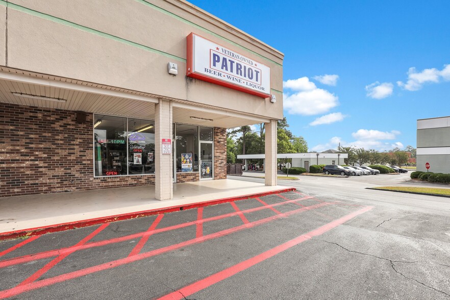 More Photos Of 105-149 W Hendry St, Hinesville Storefront For Lease