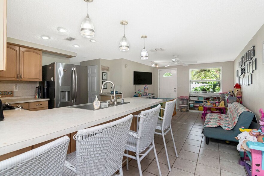 More Photos Of 10532 67th Ave, Seminole Specialty For Sale