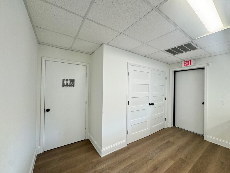 More Photos Of 6643 Jet Park Dr, North Charleston Warehouse For Lease
