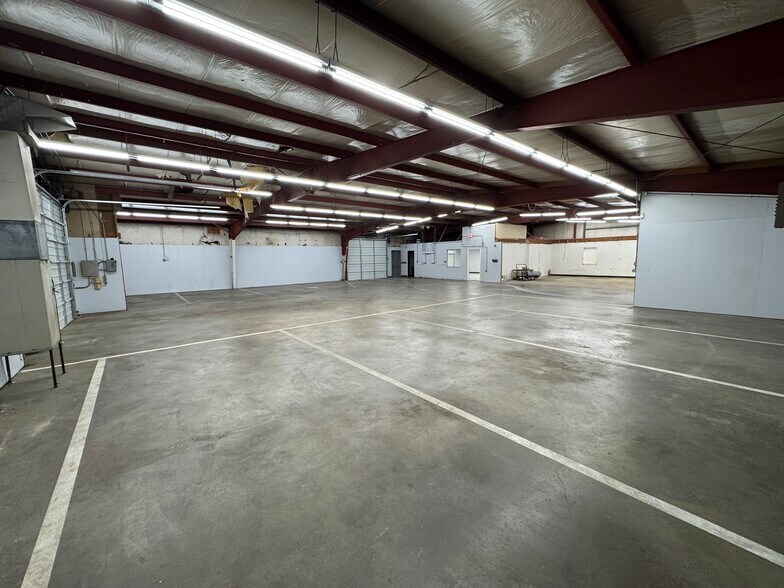 More Photos Of 6547 E Skelly Dr, Tulsa Unknown For Lease