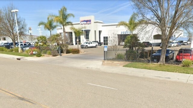 More Photos Of 321 Prosperity Blvd, Chowchilla Auto Dealership For Lease