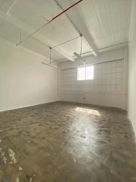 More Photos Of 901 E 31st St, Los Angeles Manufacturing For Lease