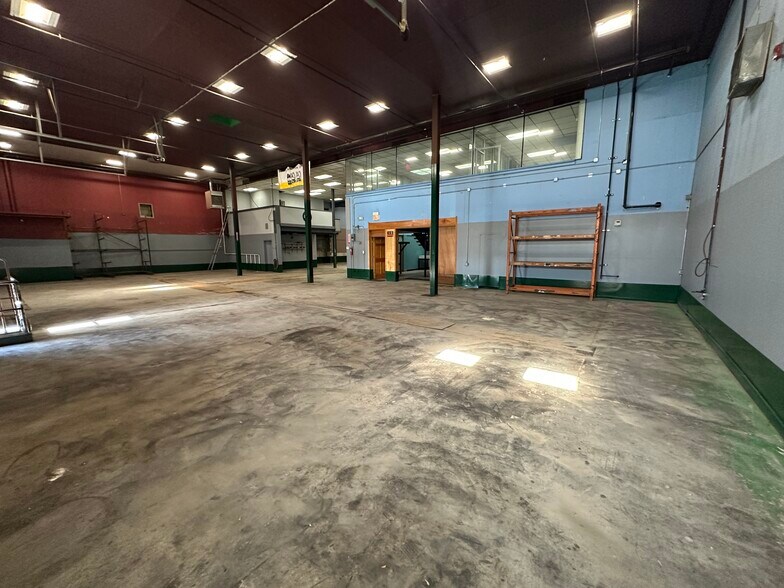 More Photos Of 1220 Mark St, Bensenville Warehouse For Lease