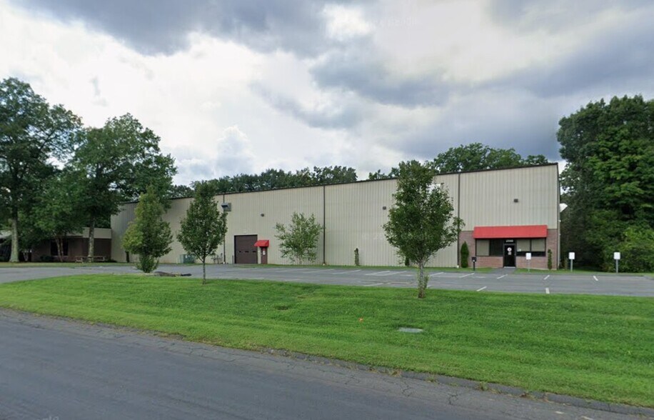More Photos Of 299 Industrial Park Rd, Middletown Warehouse For Lease