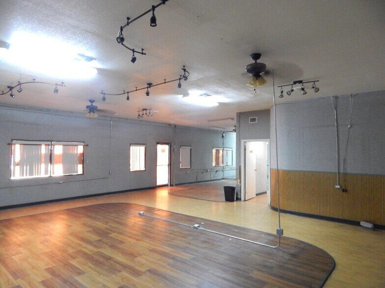 More Photos Of 3700 N Stewart Rd, Mission Warehouse For Lease