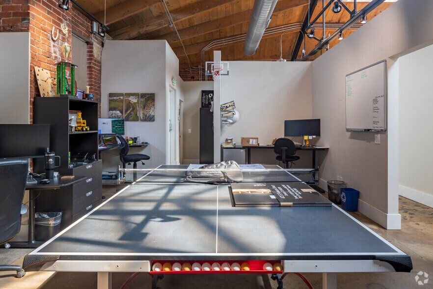 More Photos Of 1361 S Broadway, Denver Storefront Retail Office For Lease