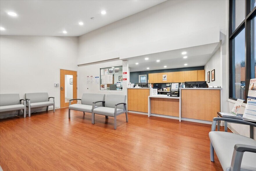 More Photos Of 762 US HIGHWAY 202/206, Bridgewater Medical For Lease