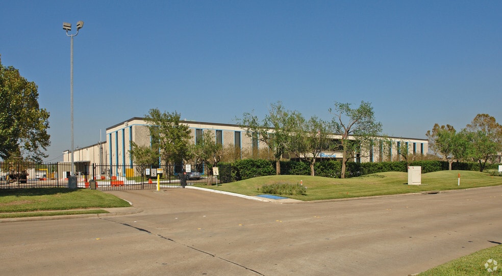 More Photos Of 17200 Park Row, Houston Warehouse For Sale