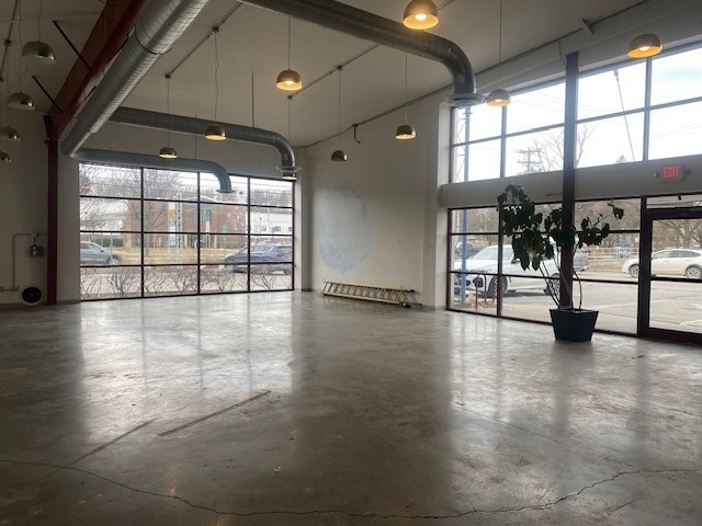 More Photos Of 10 Farrell St, South Burlington Storefront For Lease