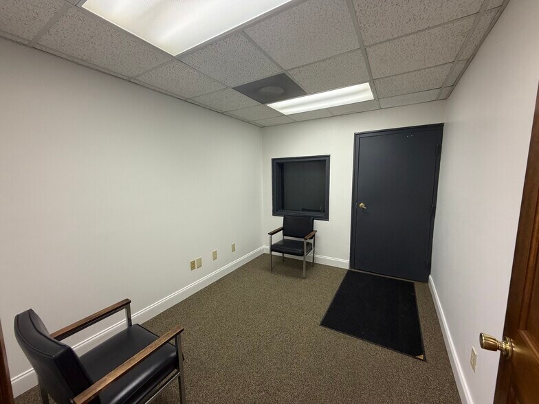 More Photos Of 1950 Collins Blvd, Austell Service For Lease