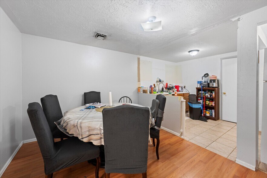 More Photos Of 614 W Central Ave, Wiggins General Retail For Sale