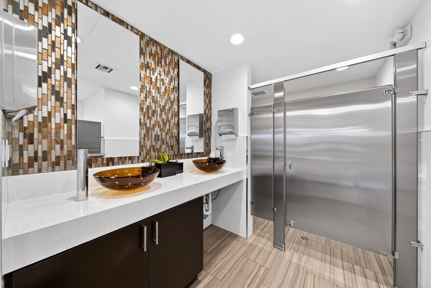 More Photos Of 7630 Biscayne Blvd, Miami Office For Lease