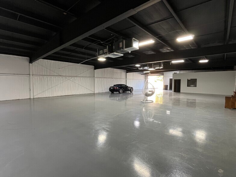 More Photos Of 1044 NW 69th St, Oklahoma City Manufacturing For Lease