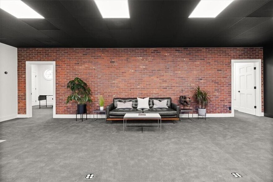 More Photos Of 6111 Peachtree Dunwoody Rd NE, Atlanta Medical For Sale