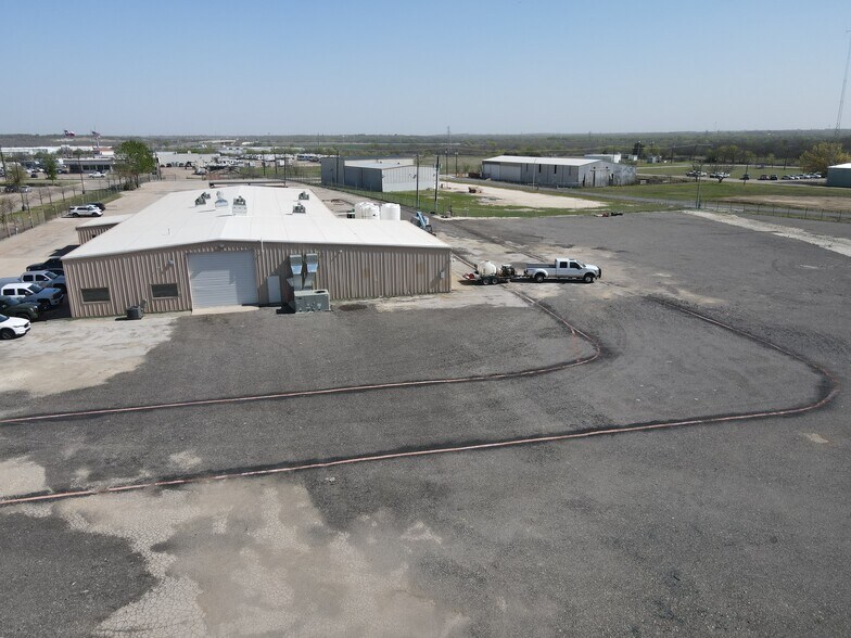 More Photos Of 112 E Industrial Blvd, Cleburne Warehouse For Sale