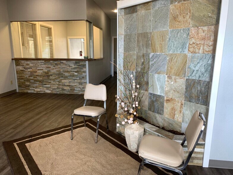 More Photos Of 2347 Silvernail Rd, Pewaukee General Retail For Lease