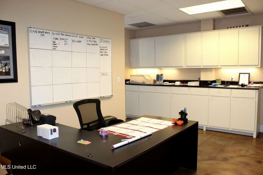 More Photos Of 2205 Petit Bois St, Pascagoula Warehouse For Sale