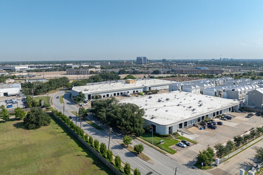 More Photos Of 1420-1438 N Post Oak Rd, Houston Flex For Lease
