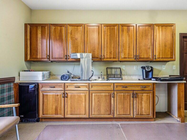 More Photos Of 101 Jack St, Hendersonville Bank For Sale