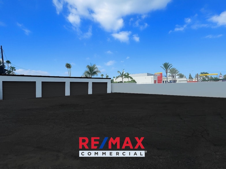 More Photos Of 9609 Lakewood Blvd, Downey Auto Dealership For Lease