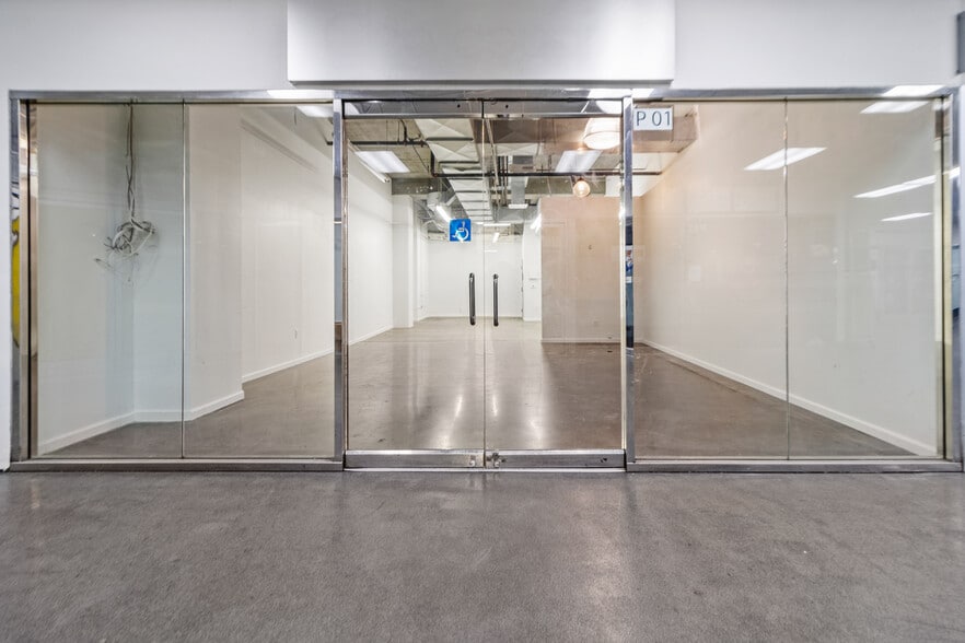 More Photos Of 1015 Crocker St, Los Angeles Storefront For Sale