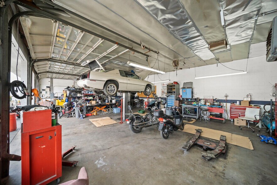 More Photos Of 898 N E St, San Bernardino Auto Repair For Sale