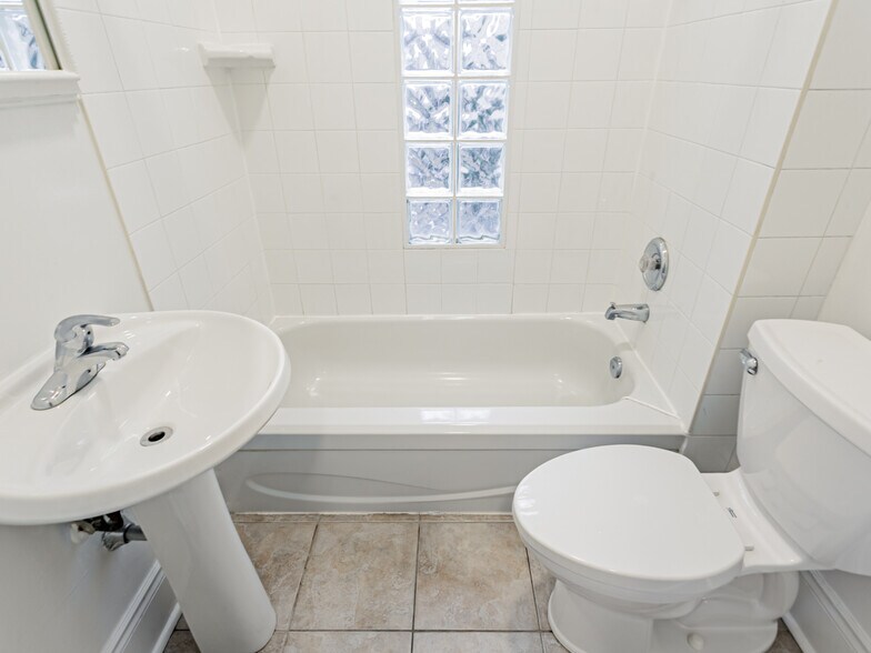 More Photos Of 24 Webster Av, Toronto Apartments For Sale