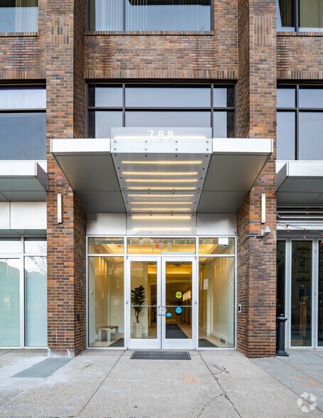 More Photos Of 788 N Jefferson St, Milwaukee Office For Lease