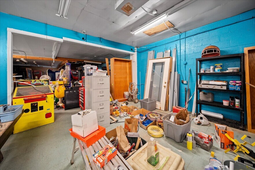 More Photos Of 120-124 E Crawford St, Deer Park Freestanding For Sale