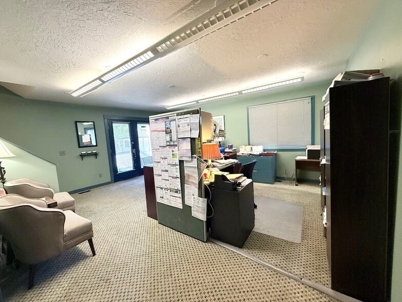 More Photos Of 3501-3511 SE Milwaukie Ave, Portland Office For Sale