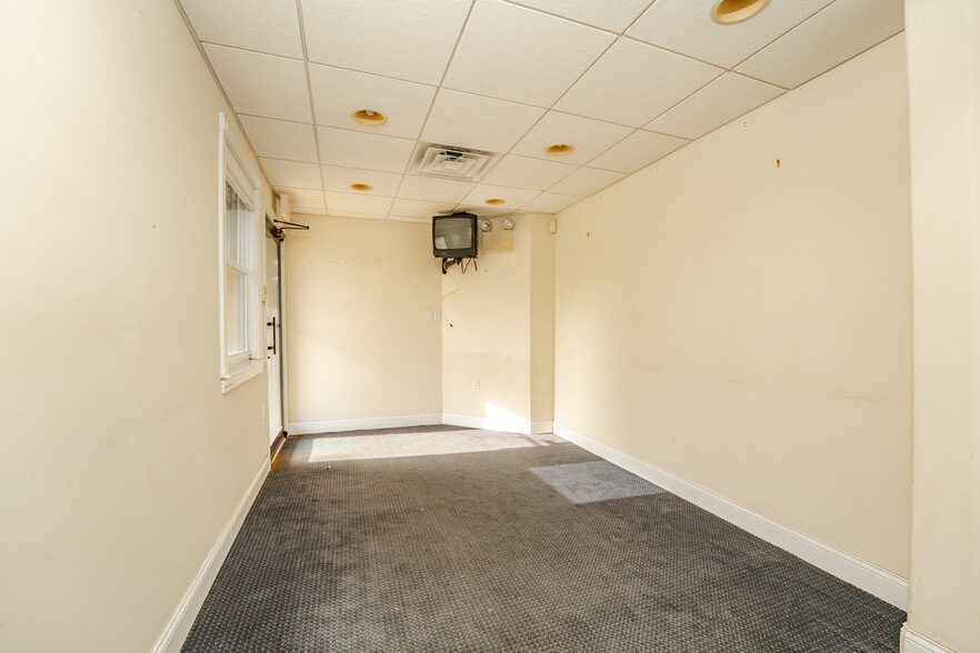 More Photos Of 98 New Rd, Somers Point Showroom For Sale
