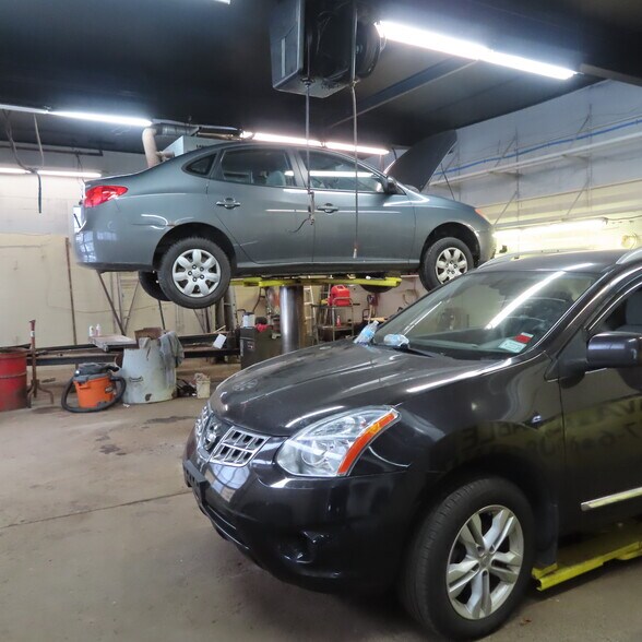 More Photos Of 2970-2974 E Genesee St, Syracuse Auto Repair For Sale