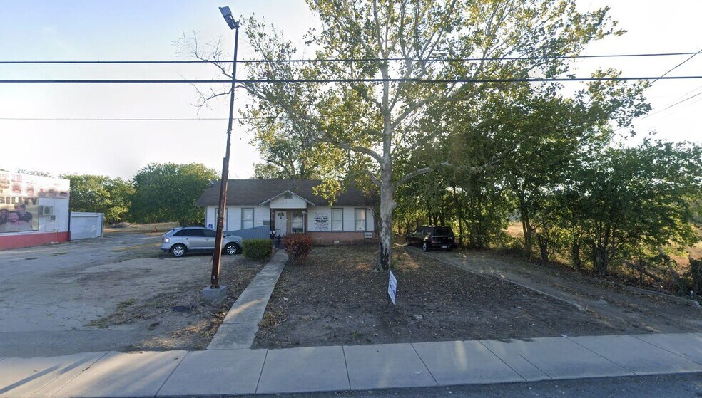 Primary Photo Of 606 S WW White Rd, San Antonio Office Residential For Sale