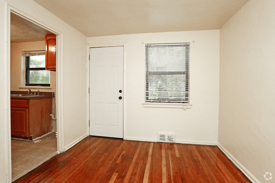 More Photos Of 35 Woodland Dr, Hartford Apartments For Sale