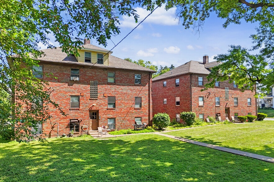 Primary Photo Of 1003-1011 W Locust St, Davenport Apartments For Sale