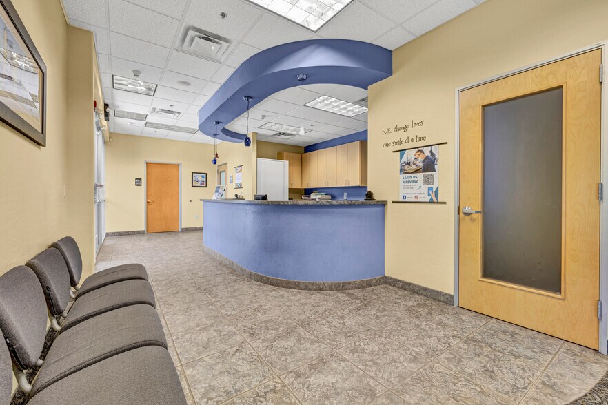 More Photos Of 15276 W Brookside Ln, Surprise Medical For Lease