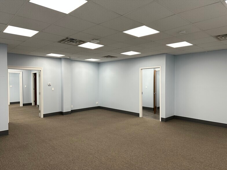 More Photos Of 9130 Otis Ave, Indianapolis Flex For Lease