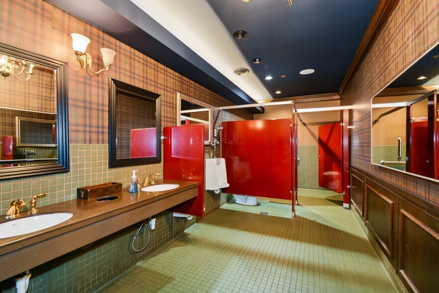 More Photos Of 2501 & 2519 Marshall St NE, Minneapolis Restaurant For Lease