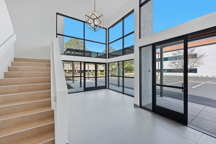 More Photos Of 5677 Oberlin Dr, San Diego Office For Sale