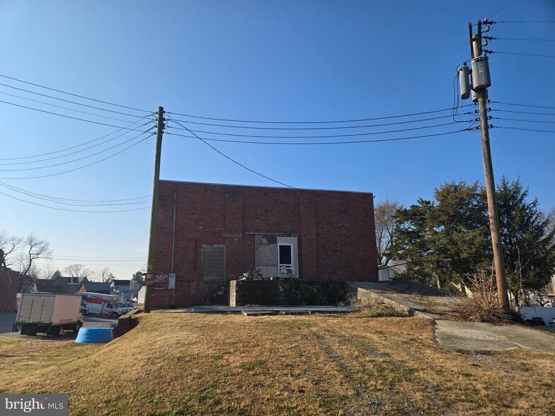 More Photos Of 50 E Grant St, Woodstown Freestanding For Sale